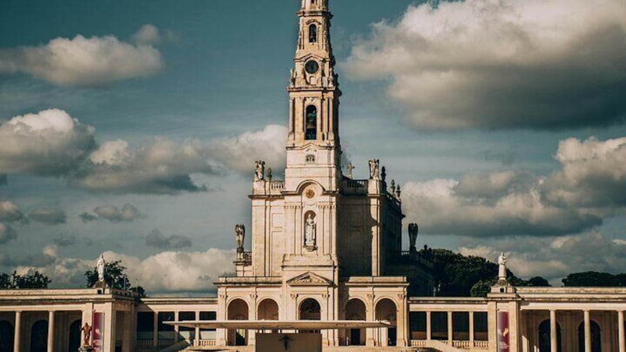 Lisbon: Explore Sanctuary of Our Lady of Fátima - Guided Tour