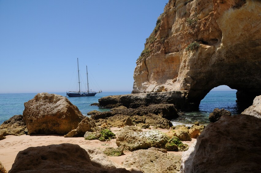 Sailing tour in Algarve with BBQ on the Beach