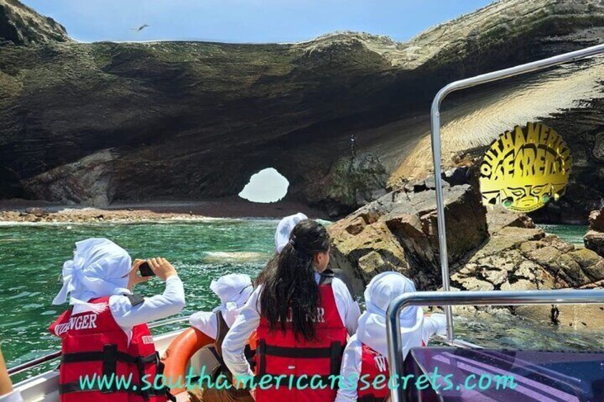 Paracas: Ballestas Islands tour all Inclusive