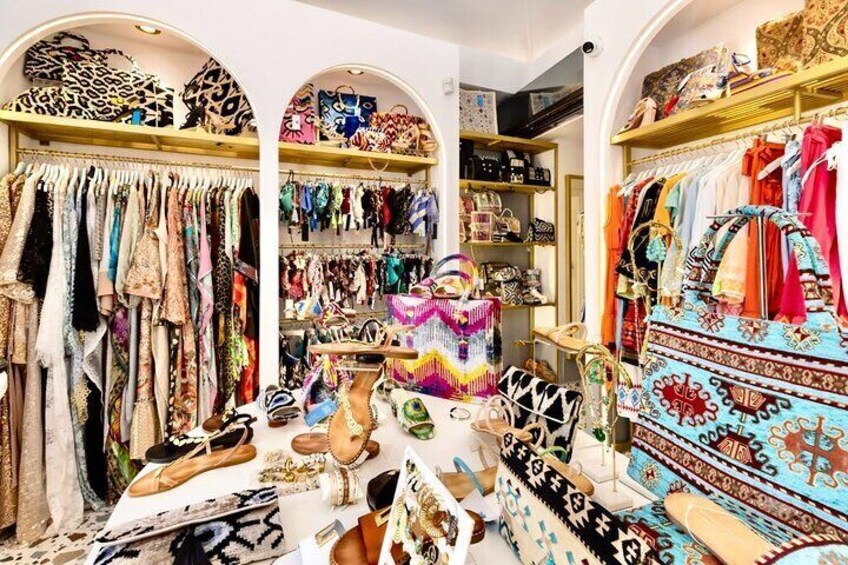 Private Fashion and Art Tour in Santorini