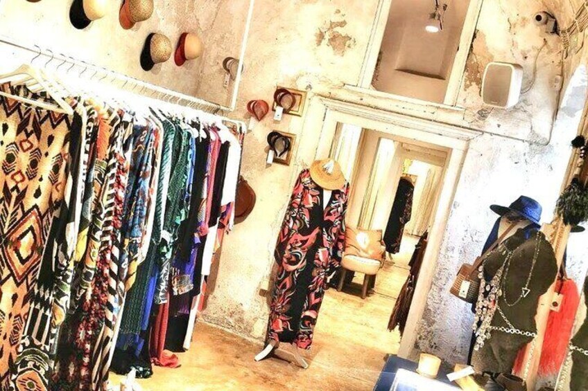 Private Fashion and Art Tour in Santorini