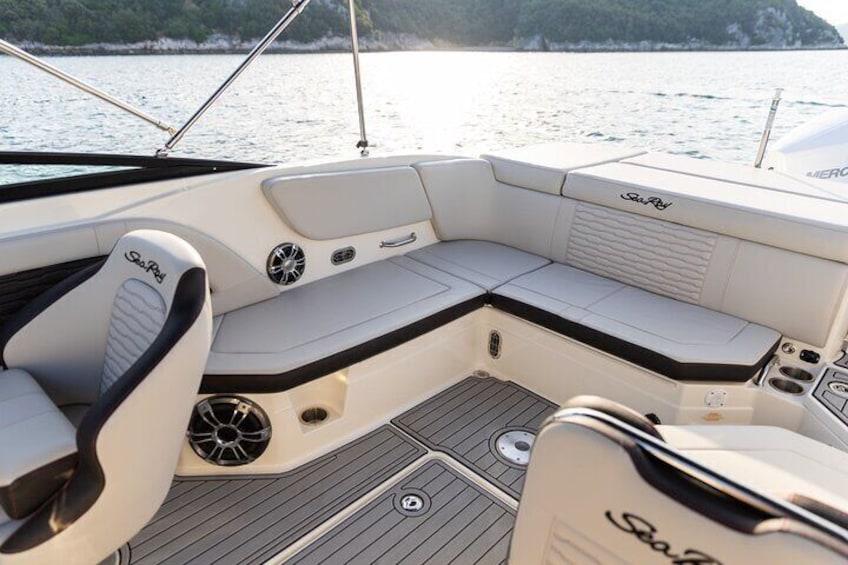 Luxury boat Sea Ray