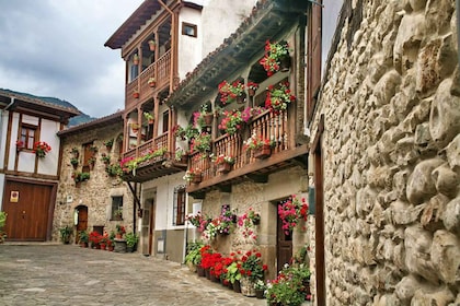 From Santander: Potes, Santillana and Altamira Day Tour
