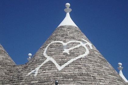 Guided Walking Tour of Alberobello Walk through the Trulli