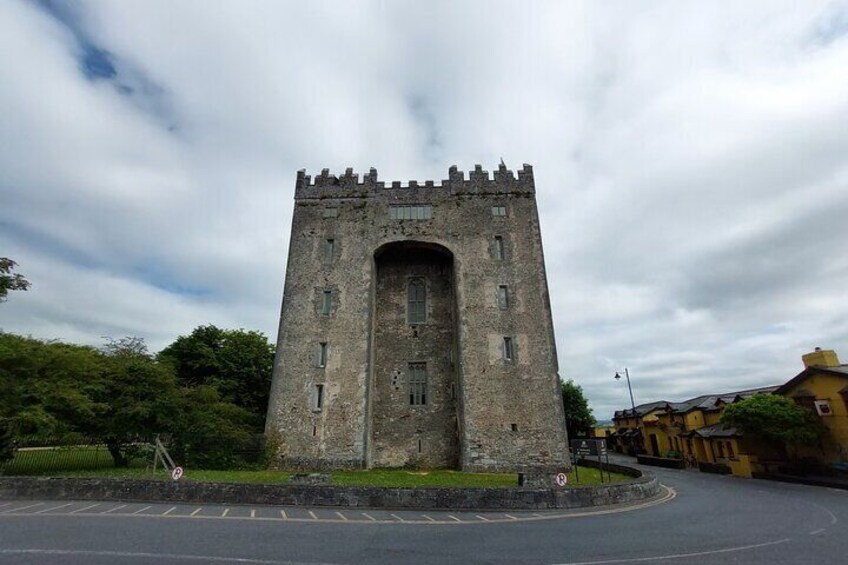 Bunratty Limerick and Cliffs of Moher Private Tour from Galway