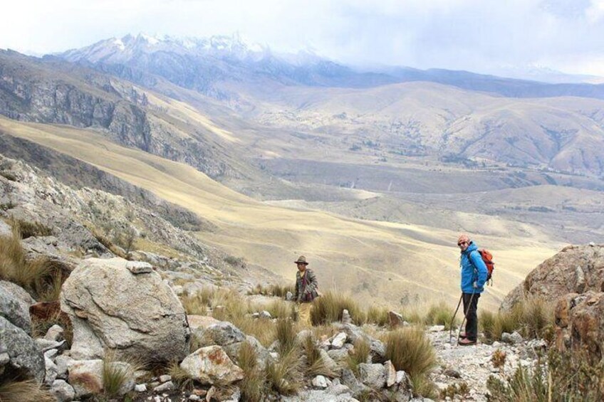 Enjoy the beautiful scenery of the Andes in Huaraz