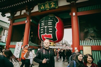 Cherry Blossom/Tokyo Walking Tour with Local Guide &Photographer