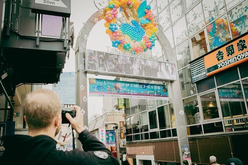 Tokyo Walking Tour with Local Guide and Photographer
