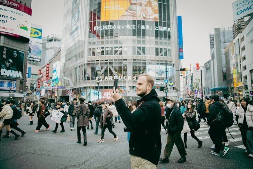 Tokyo Walking Tour with Local Guide and Photographer