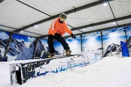 Private Day Tour of Auckland, Snowboarding, Skytower & JetBoat