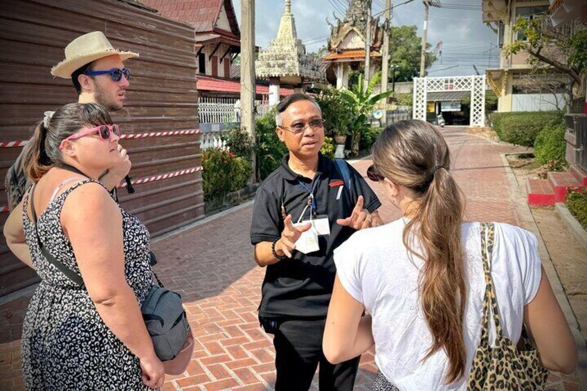 From Bangkok: Floating Market and Railway Market in 28 languages