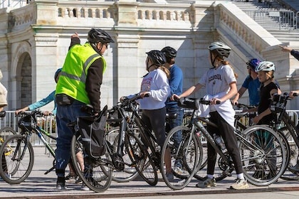 Historic Monuments and National Mall Bike Tour in Washington DC