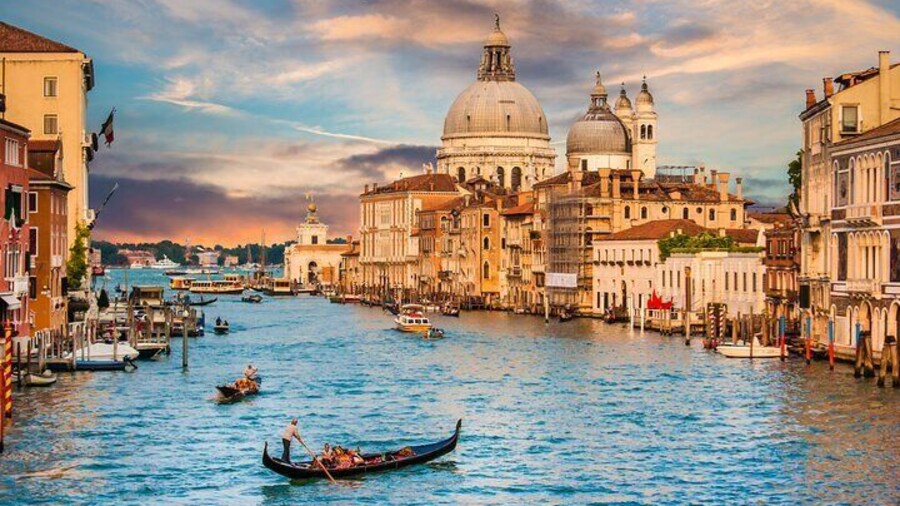 Full Day Sightseeing Bus Tour from Milan to Venice
