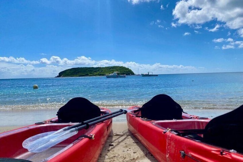 Set off on an unforgettable adventure with our kayak and snorkeling tour to
Cayo de Afuera a tranquil islet located just off the shores of Esperanza Beach in Vieques.