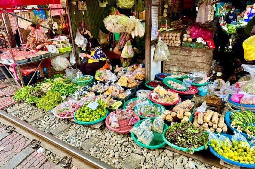 Floating Market & Railway Market Discovery in 28 languages