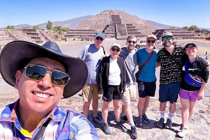 Private Tour: Mexico City to Pyramids/Basilica of Guadalupe.