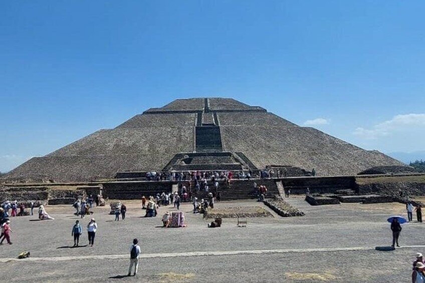 Private Tour of the Pyramids and Basilica of Guadalupe from CDMX