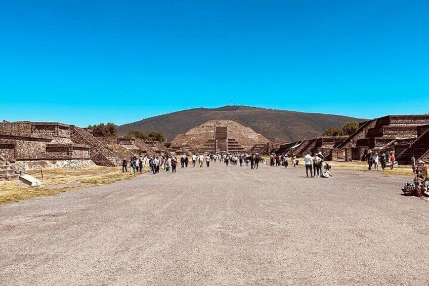Private Tour of the Pyramids and Basilica of Guadalupe from CDMX