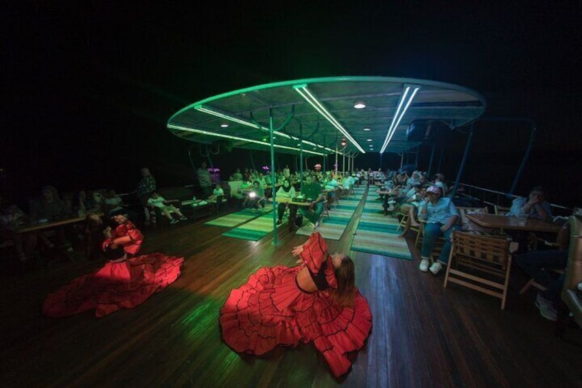 Sharm El Sheikh By Night Dinner On Yacht With Belly Dancer show