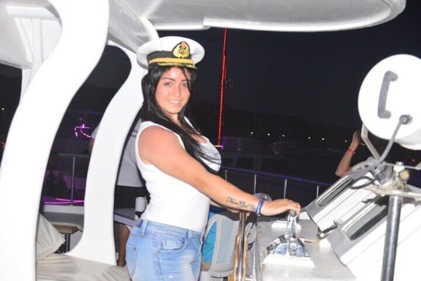 Sharm El Sheikh By Night Dinner On Yacht With Belly Dancer show