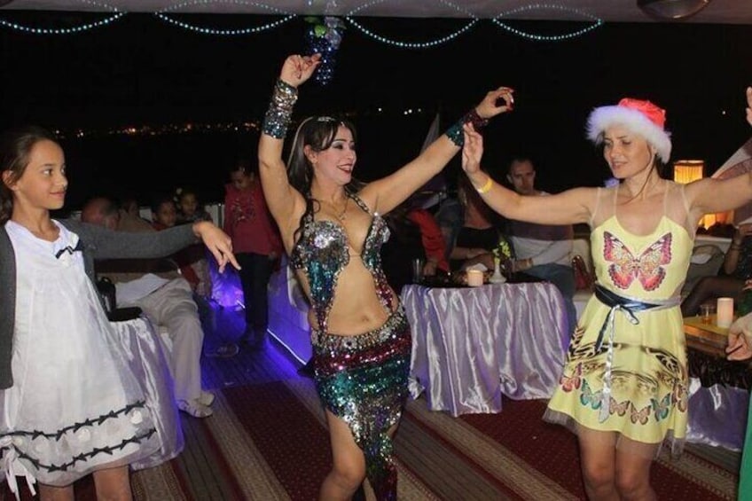 Sharm El Sheikh By Night Dinner On Yacht With Belly Dancer show