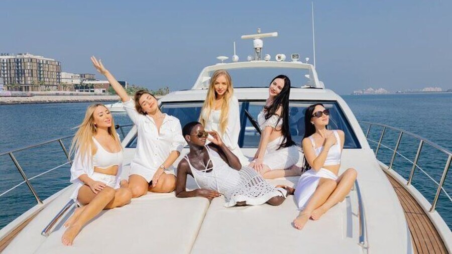 Dubai Marina Luxury Sea Boat Tour 2 hours with Transfer