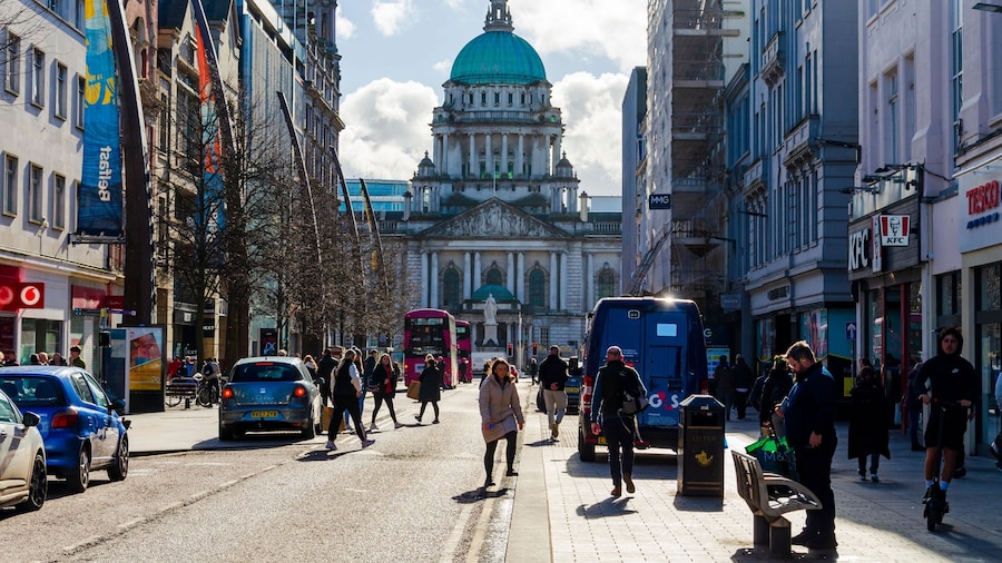 Belfast City Highlights & Giant’s Causeway Day Tour from Dublin