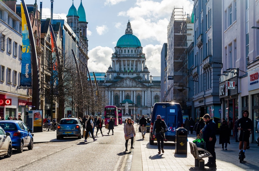 Belfast City Highlights & Giant’s Causeway Day Tour from Dublin