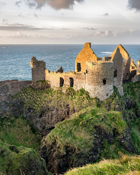 Belfast City Highlights & Giant’s Causeway Day Tour from Dublin