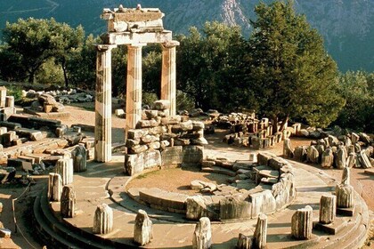 Private Day Trip Tour in Delphi and Arachova from Athens