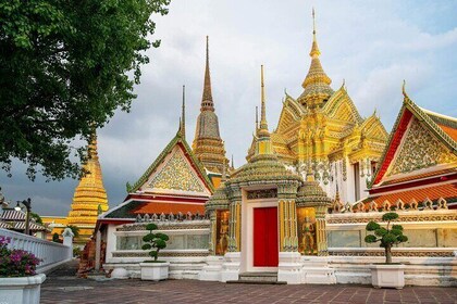 Bangkok Wat Arun Wat Pho and Grand Palace Iconic Trio Tour