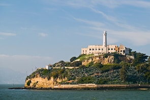 Alcatraz Island Ticket with Chinatown Tour & Cable Car