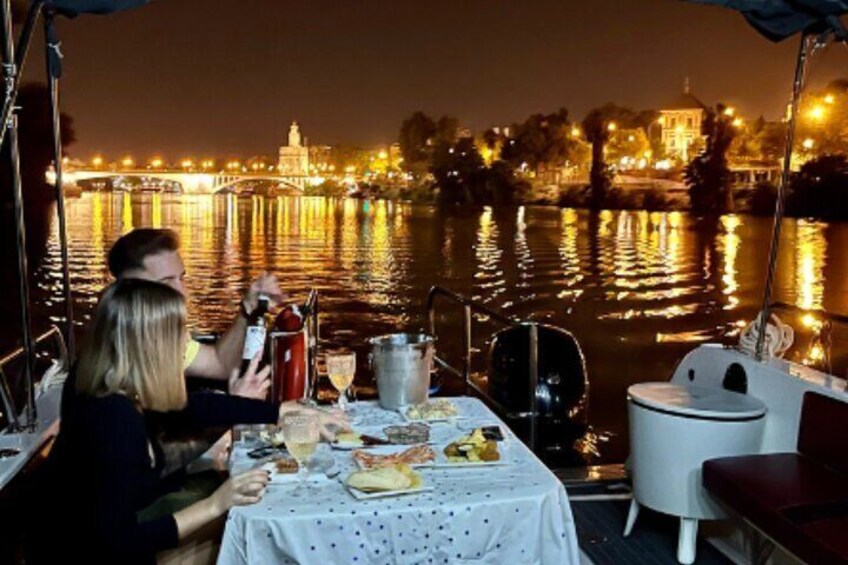 Romantic boat ride 1,5h with Möet Chandon