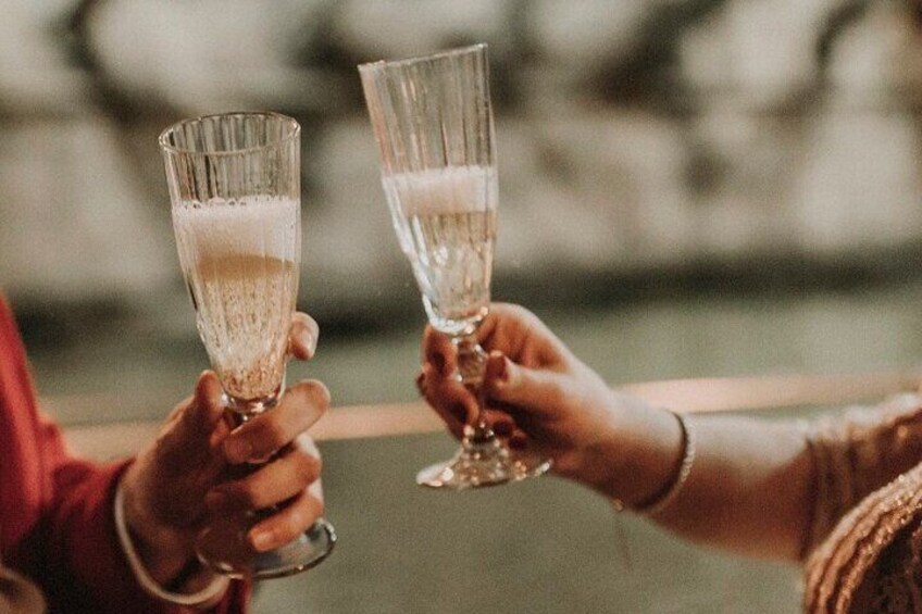 Romantic boat ride 1,5h with Möet Chandon
