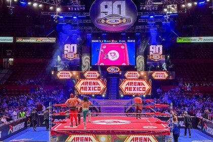 Mexican nightlife: chupitos, Mariachis and wrestling