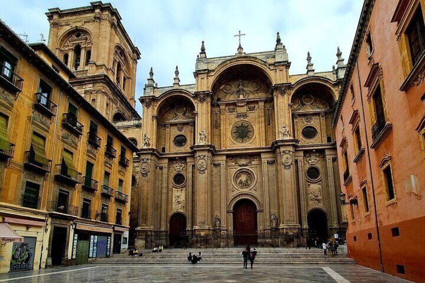 Street Art and The Caves Tour in Granada