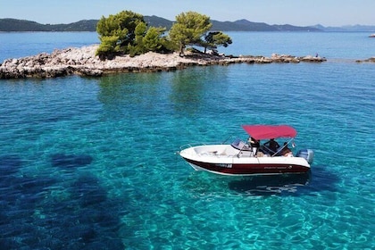 Private boat tour to Blue cave and Elaphiti islands with drinks