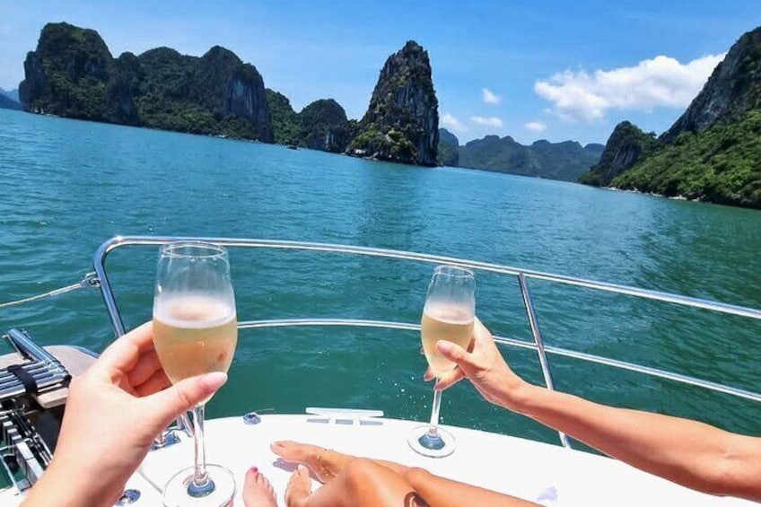 Luxury Private Yacht Explore the Stunning Sunset on Halong Bay 