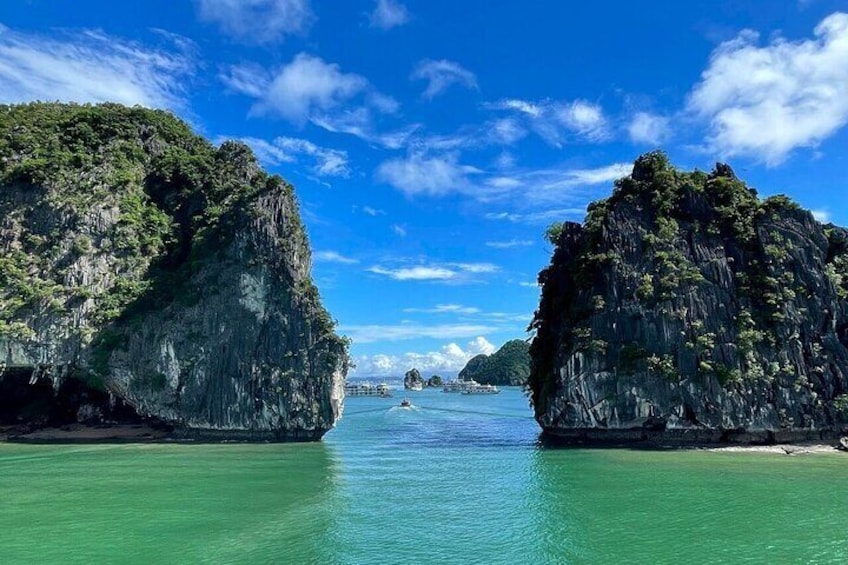 Luxury Private Yacht Explore the Stunning Sunset on Halong Bay 