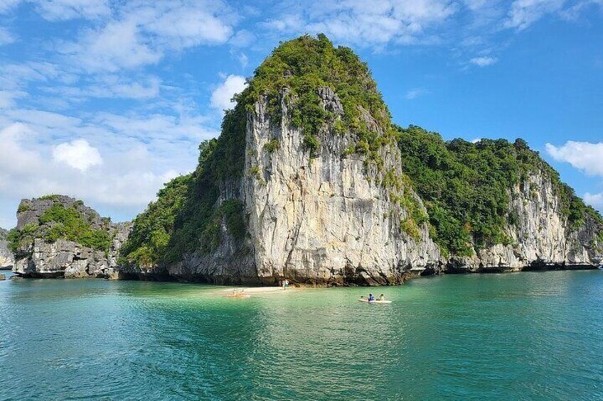 Luxury Private Yacht Explore the Stunning Sunset on Halong Bay 