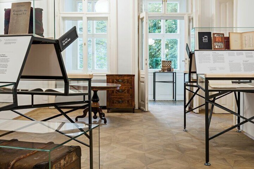 Salon (C) Hertha Hurnaus