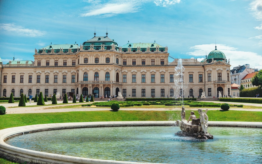 Skip-the-Line Belvedere Palace and Garden Guided Tour 