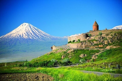 Groepsreis naar Khor Virap, Noravank, Birds Cave, Areni Winery (rondleiding...