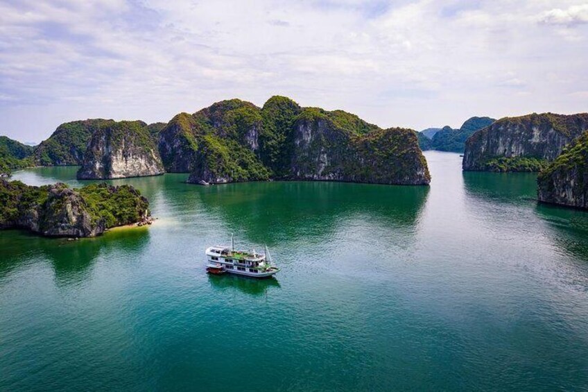 Luxury Cruise Halong Bay Highlights – 2 Days, 1 Night Experience