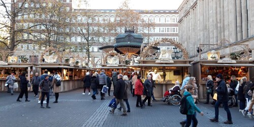 Düsseldorf: old city and the Rhine