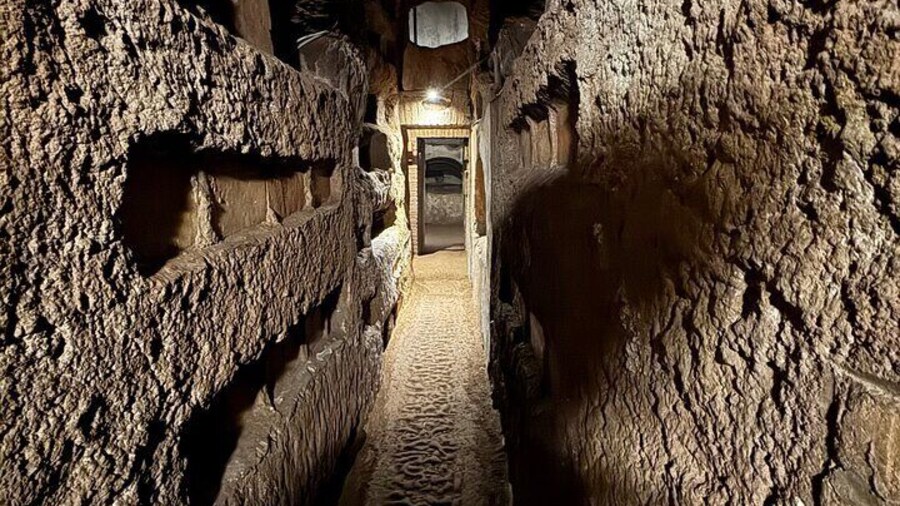 Rome Catacombs of San Domitilla Guided Tour with Transfers