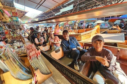 Private Tour Exclusive Floating Market and Mae klong Railway