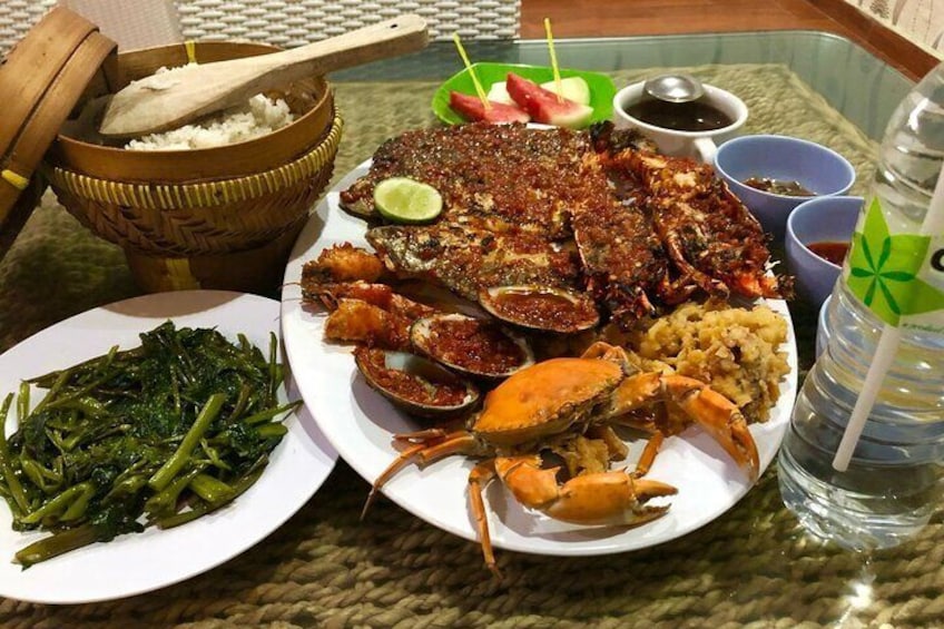 Romantic Seafood Dinner at Jimbaran Beach Bali include Sunset