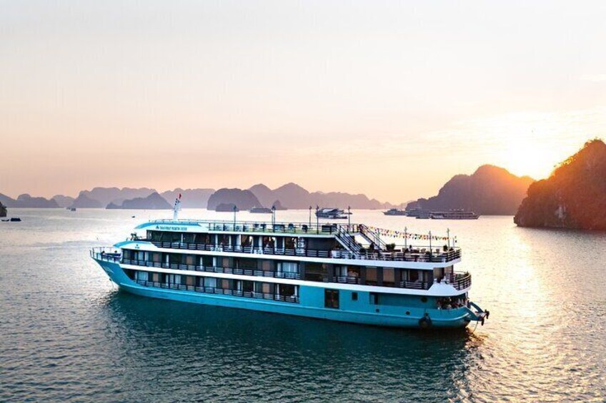  5-Days Package Tour Northern Vietnam Hanoi Ninh Binh Ha Long Bay