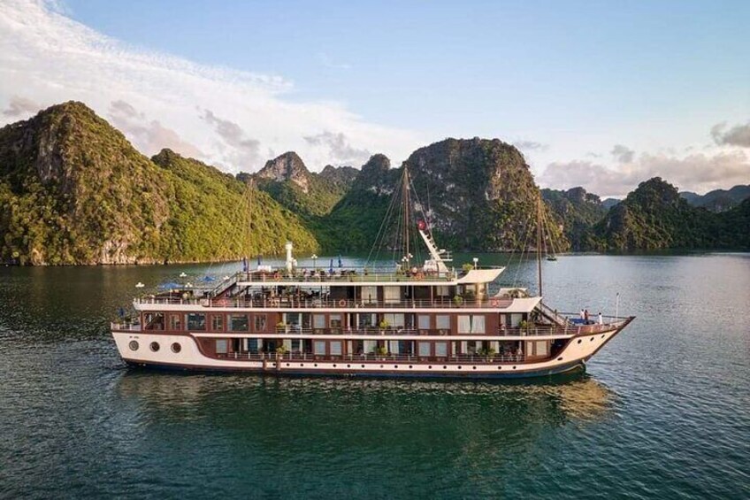  5-Days Package Tour Northern Vietnam Hanoi Ninh Binh Ha Long Bay